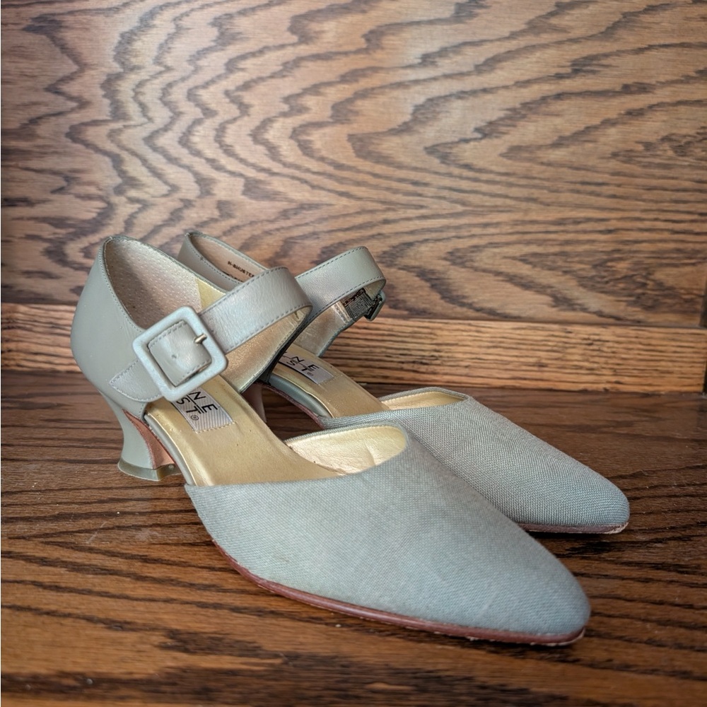 Vintage Beige Linen  Heels